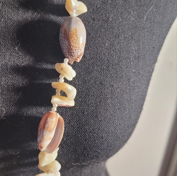 Olive Shell Necklace Natural Hand Made Beach Surf 32 inch ReRetro Vintage Estate - Picture 2 of 8
